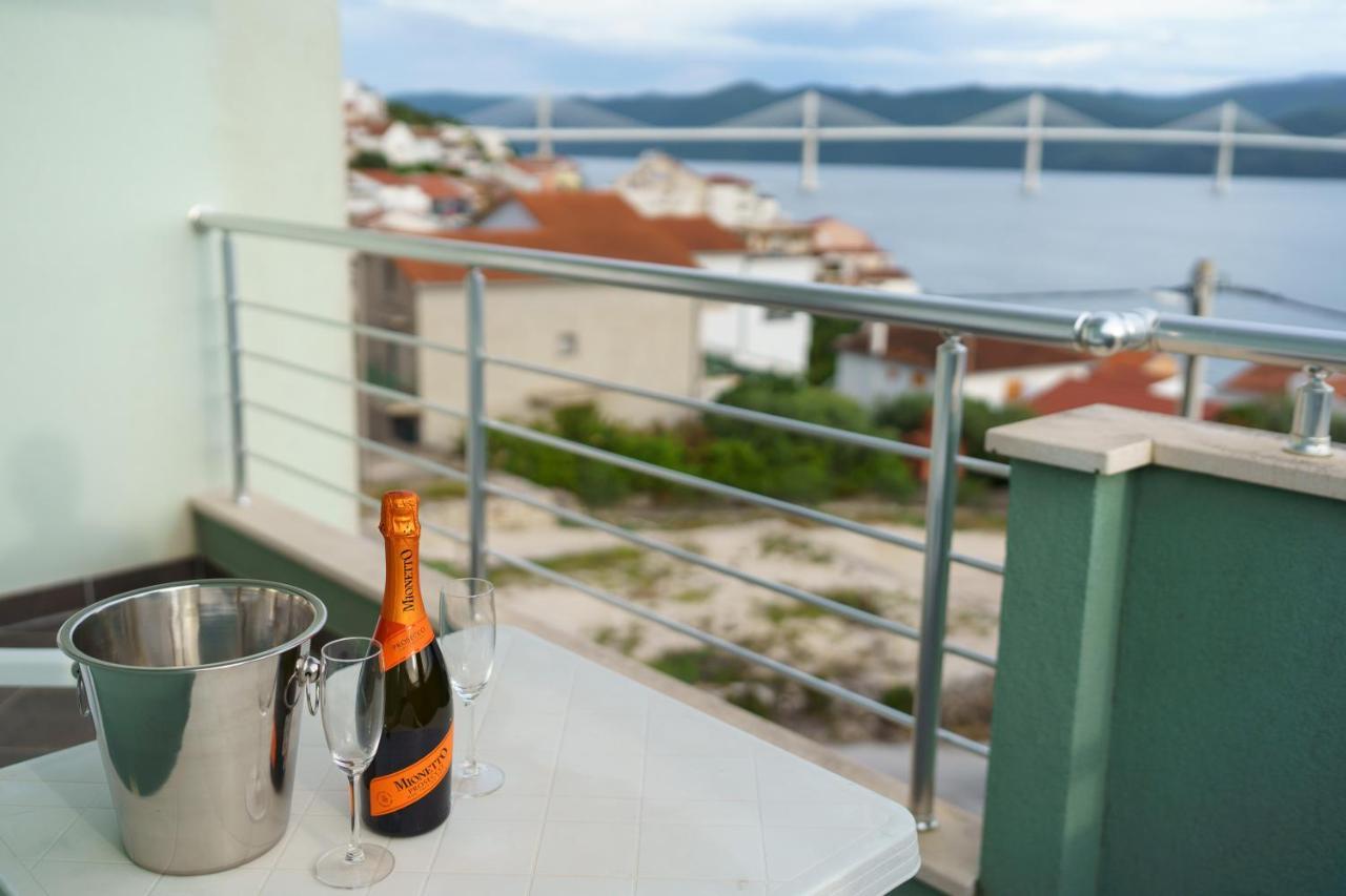 Apartment “Bel Ponte” Комарна Экстерьер фото
